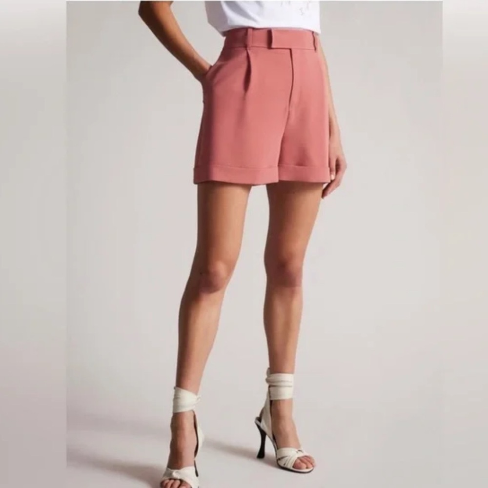 NWT Ted Baker Kelsyas Pleat Front Tailored Shorts in Pink, Size 3 (US Size 8)